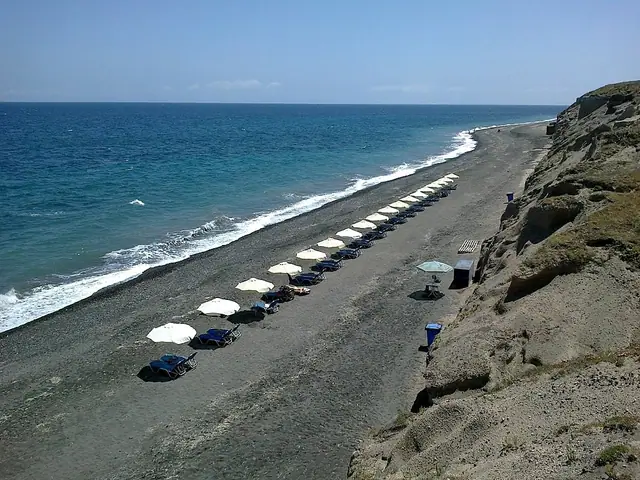 Baxedes Beach in Santorini, featuring a mixed shoreline with moderate water conditions