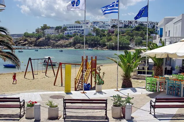 Piso Livadi Beach in Paros, featuring a mixed shoreline with moderate water conditions