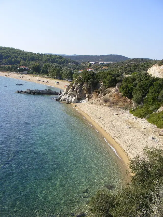 Toroni Beach in Chalkidiki, featuring a sandy shoreline with calm water conditions, certified with Blue Flag status for environmental quality