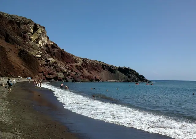 Gialos Beach in Santorini, featuring a pebbly shoreline with moderate water conditions